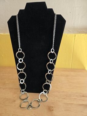 Elegant Hammered Link Necklace - Silver Tone